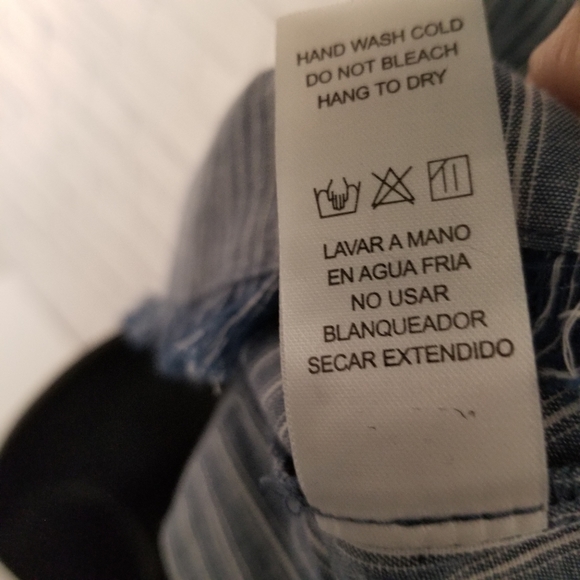 Doe & Rae flutter cap sleeve frayed edge top - Picture 2 of 9